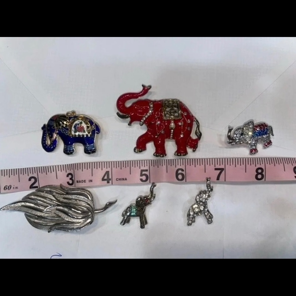 Vintage brooch and bracelet lot
